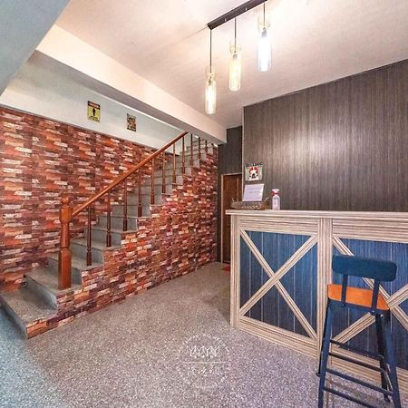 羅東夜市 工業loft旅宿 Loft House Luodong Exteriör bild