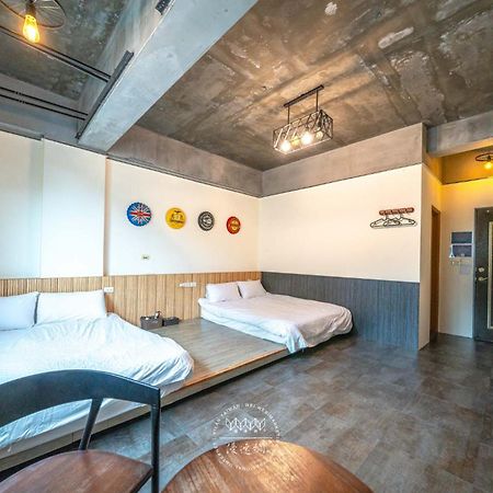 羅東夜市 工業loft旅宿 Loft House Luodong Exteriör bild