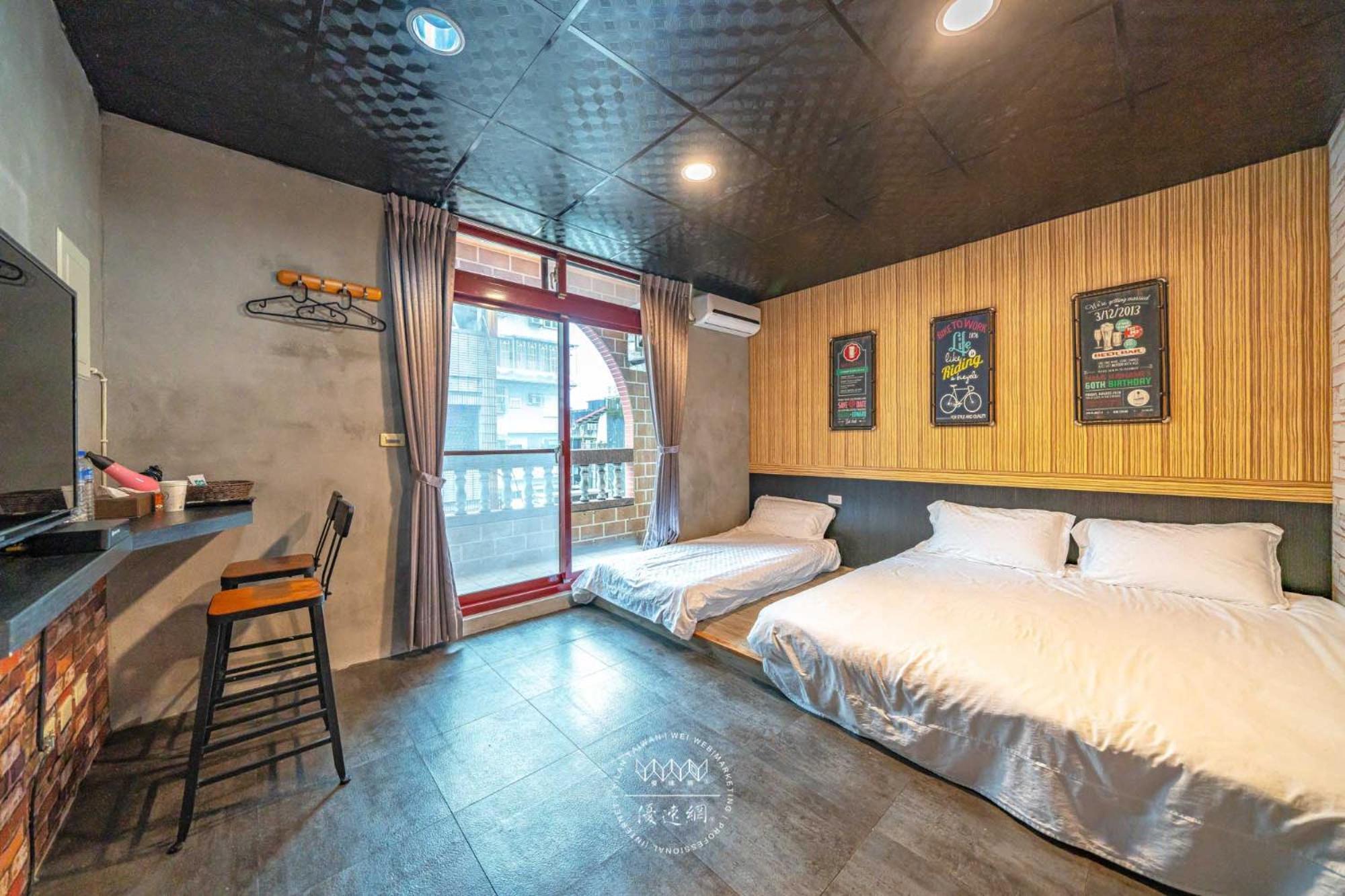 羅東夜市 工業loft旅宿 Loft House Luodong Exteriör bild