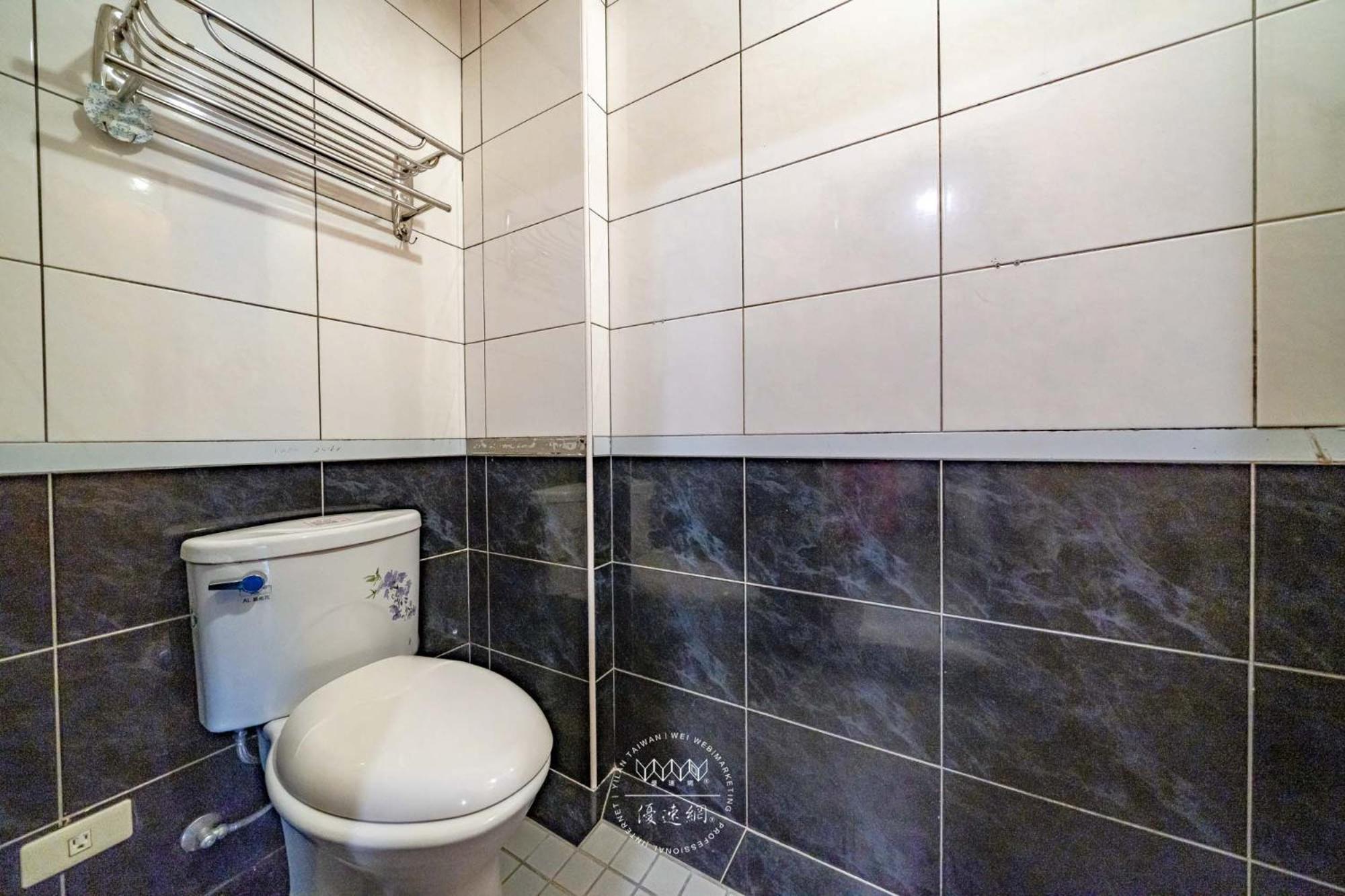羅東夜市 工業loft旅宿 Loft House Luodong Exteriör bild