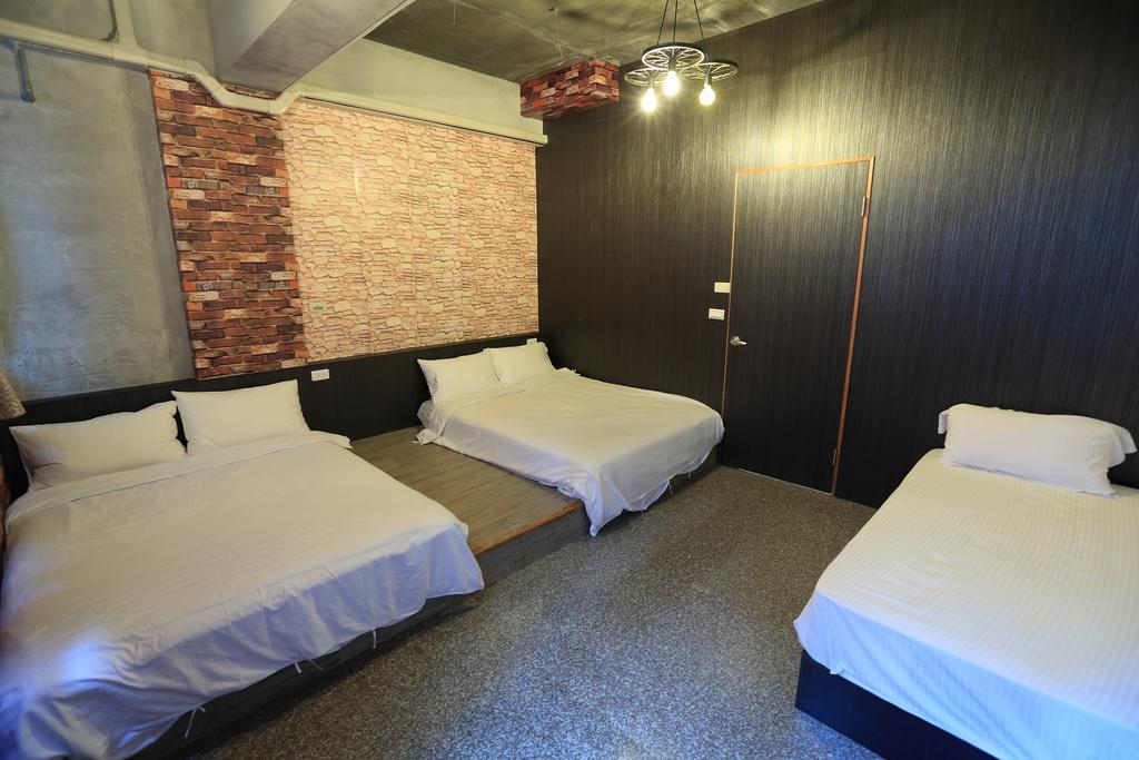 羅東夜市 工業loft旅宿 Loft House Luodong Exteriör bild
