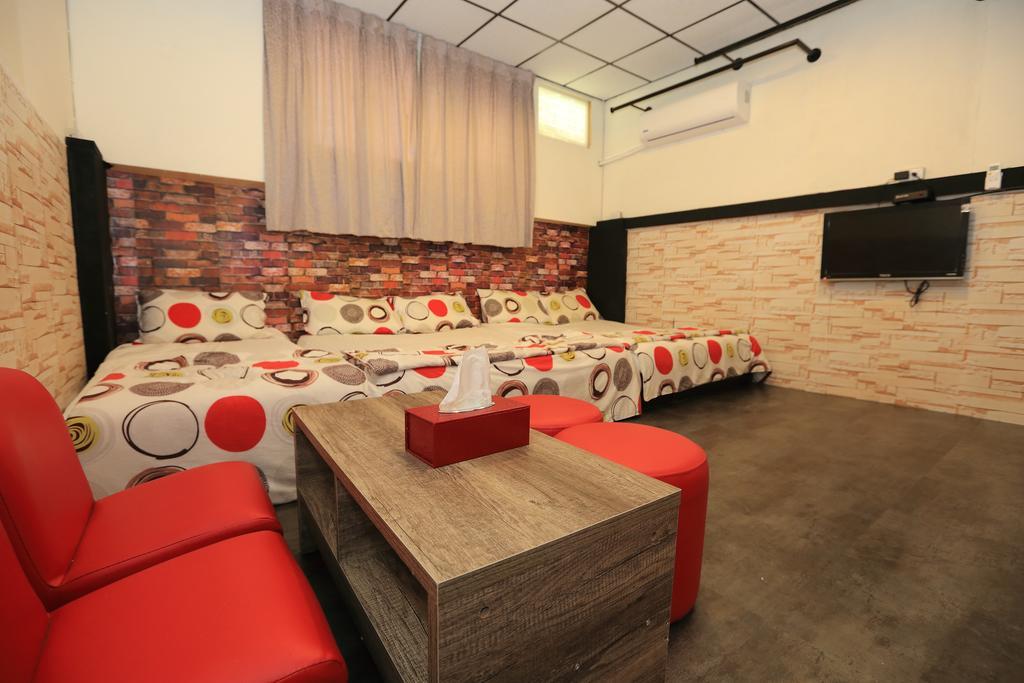 羅東夜市 工業loft旅宿 Loft House Luodong Exteriör bild