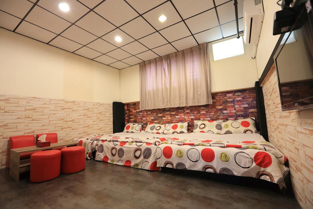 羅東夜市 工業loft旅宿 Loft House Luodong Exteriör bild