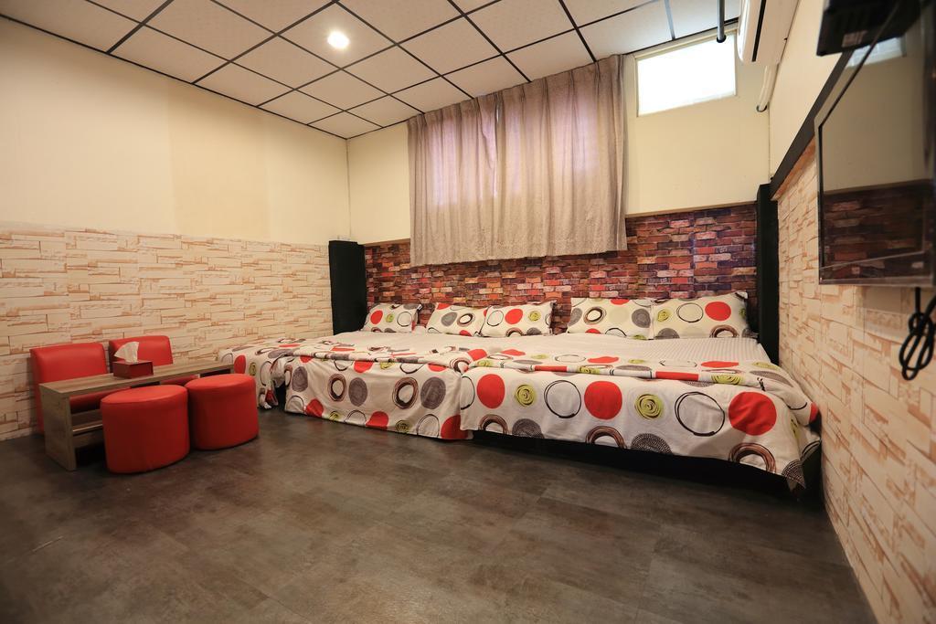 羅東夜市 工業loft旅宿 Loft House Luodong Exteriör bild